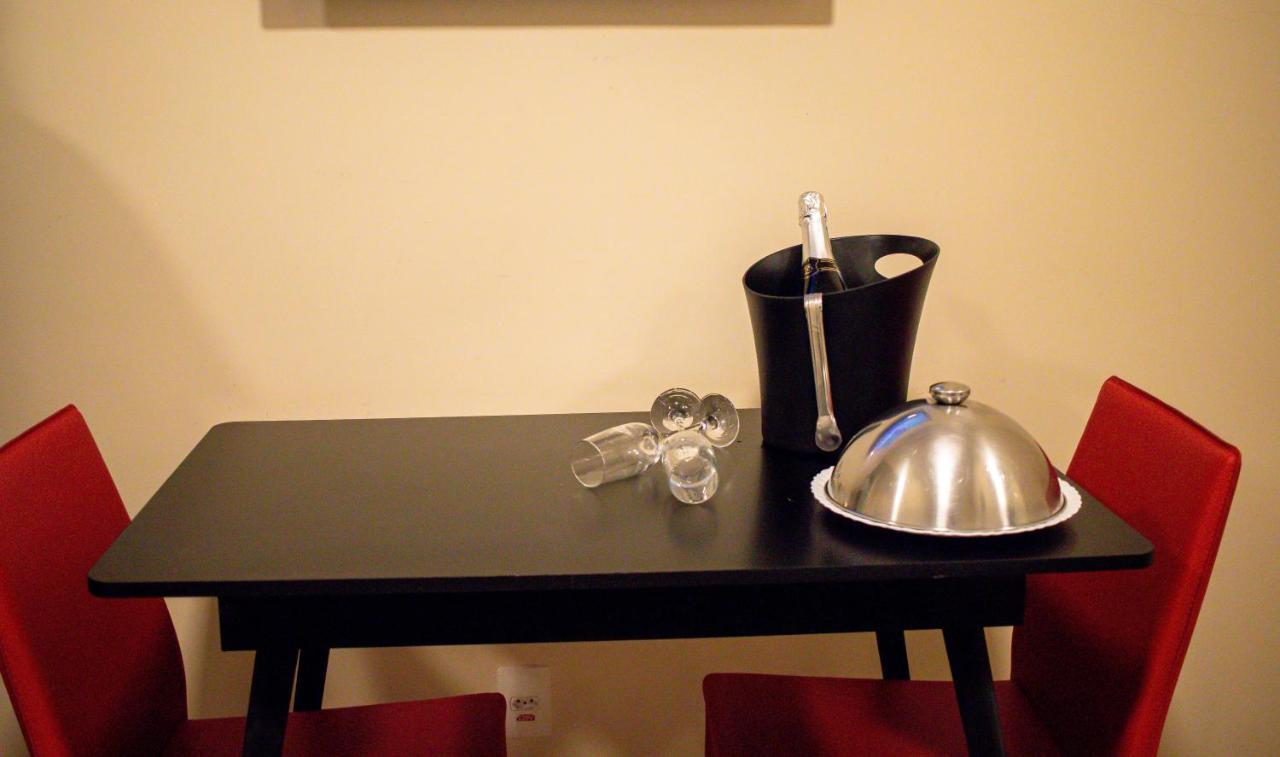 Hotel H2 Congonhas 外观 照片 A champagne bucket