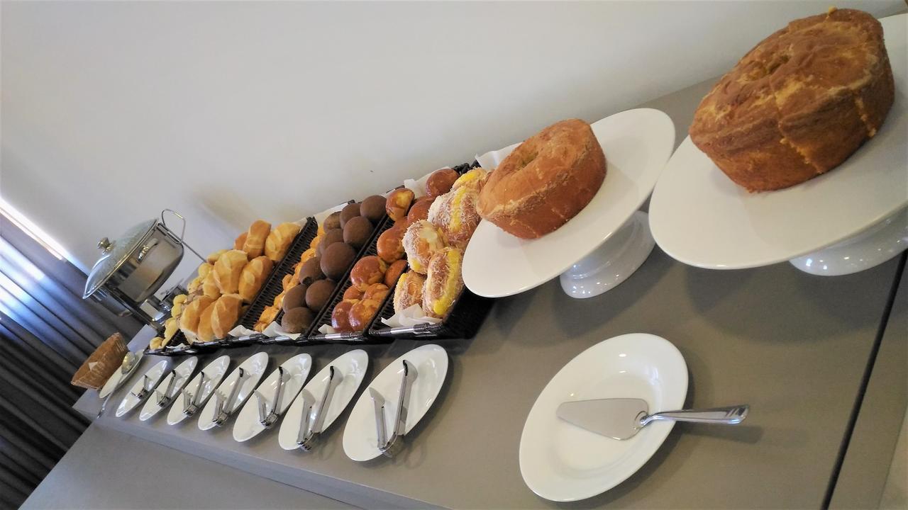 Hotel H2 Congonhas 外观 照片 A selection of bread and pastries